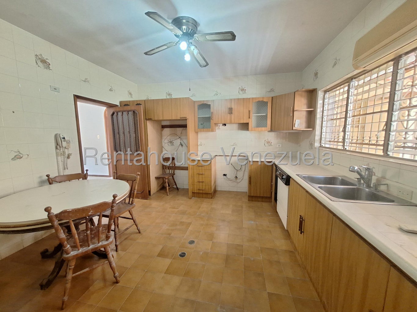 Casa en venta con planta electrica ubicada en prebo valencia 22-10437
