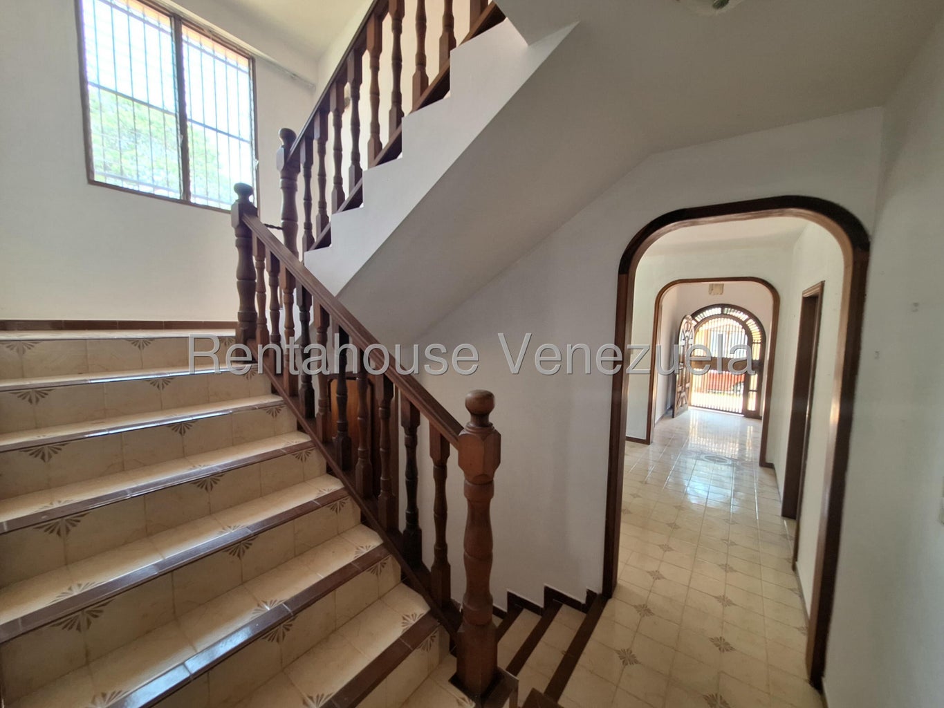 Casa en venta con planta electrica ubicada en prebo valencia 22-10437