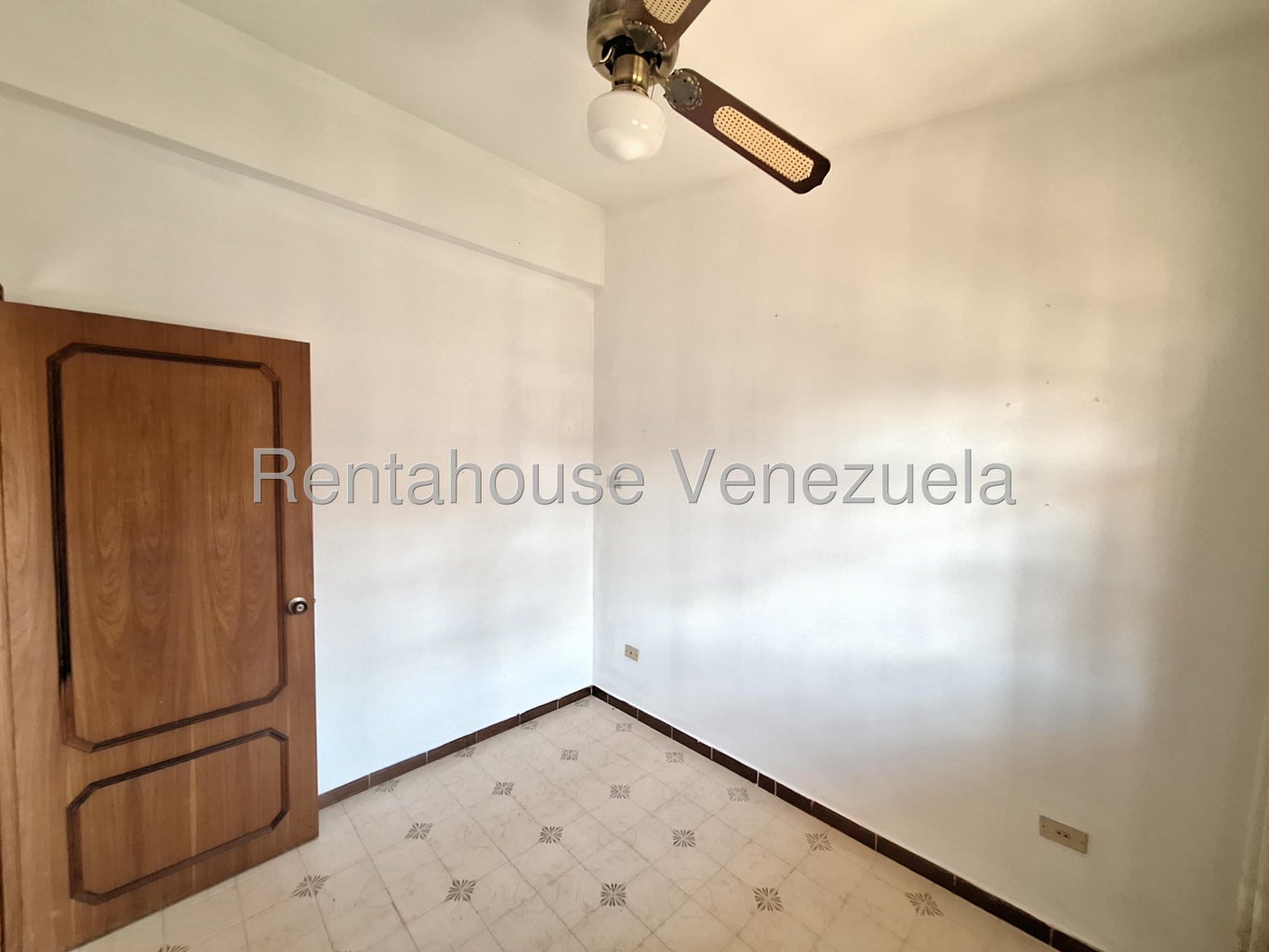 Casa en venta con planta electrica ubicada en prebo valencia 22-10437