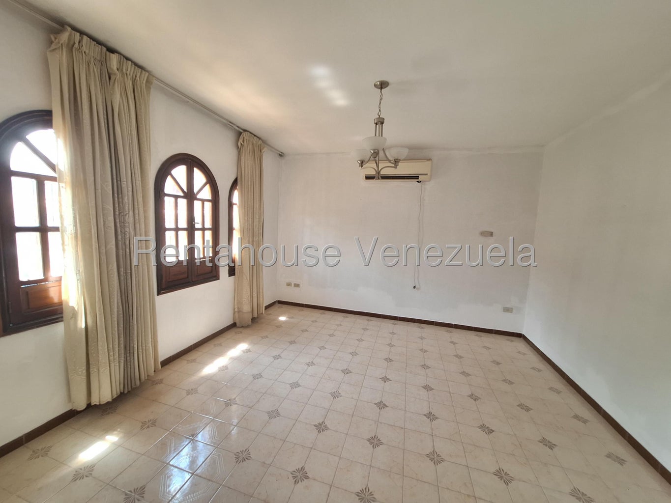 Casa en venta con planta electrica ubicada en prebo valencia 22-10437