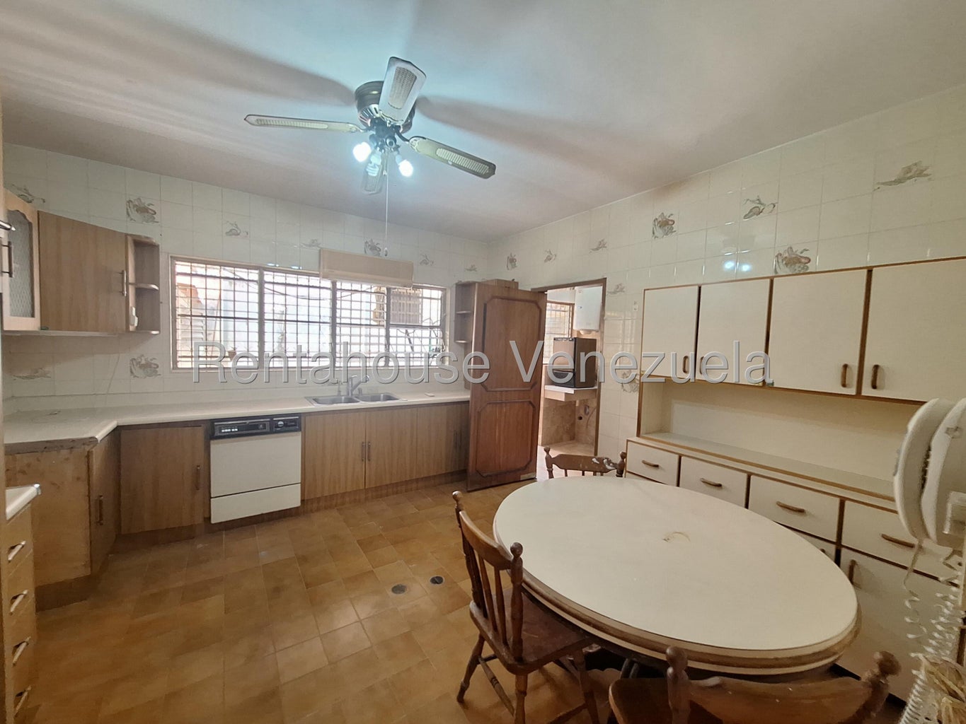 Casa en venta con planta electrica ubicada en prebo valencia 22-10437