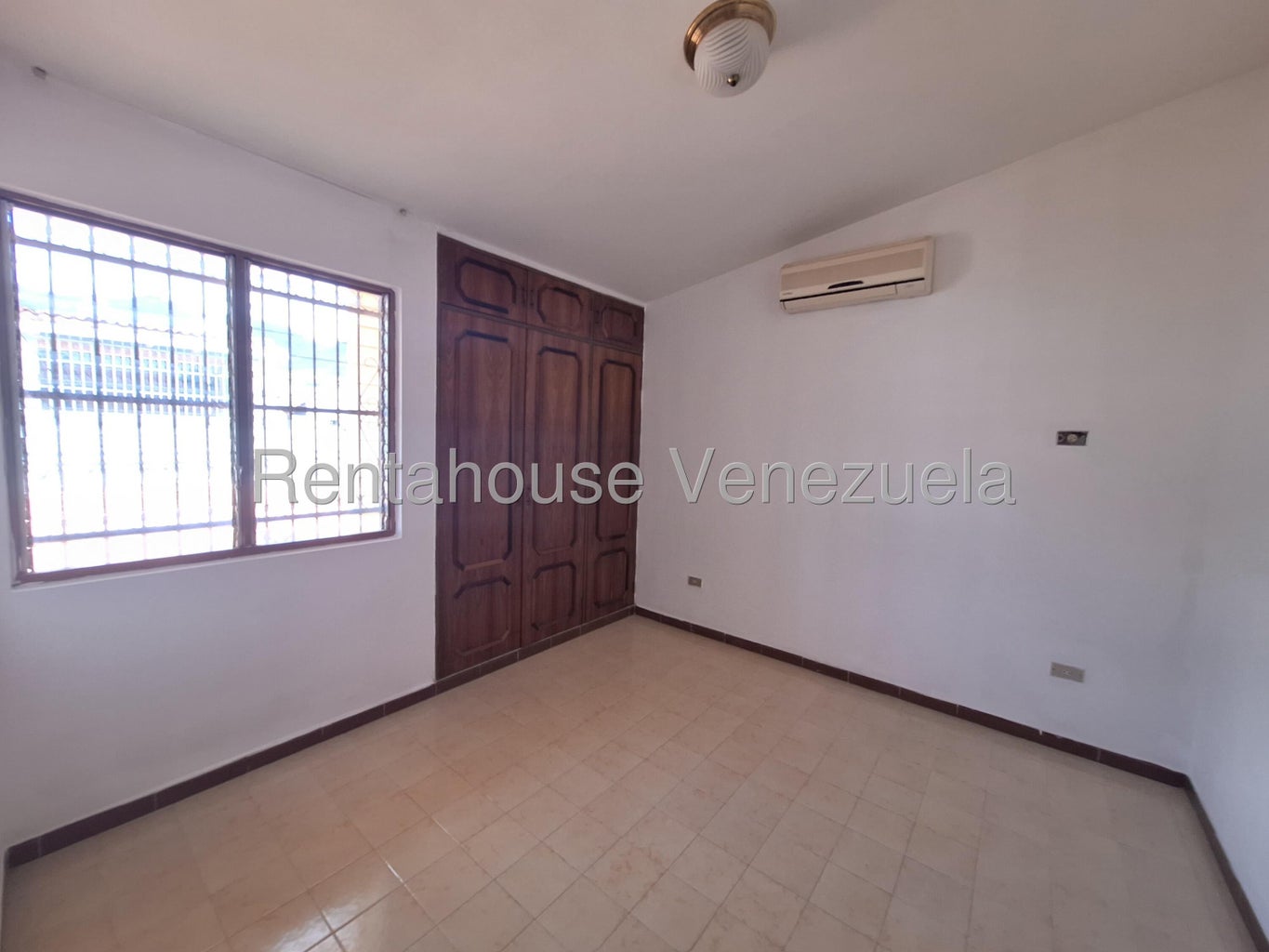 Casa en venta con planta electrica ubicada en prebo valencia 22-10437
