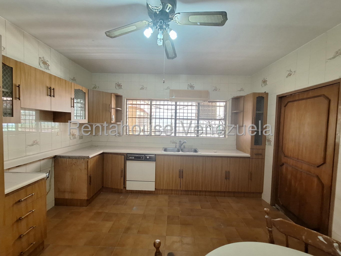 Casa en venta con planta electrica ubicada en prebo valencia 22-10437