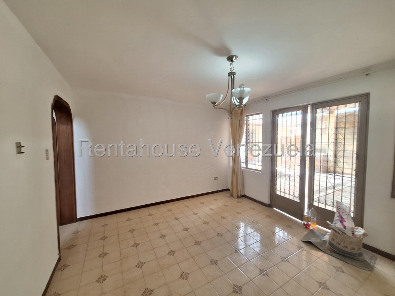 Casa en venta con planta electrica ubicada en prebo valencia 22-10437