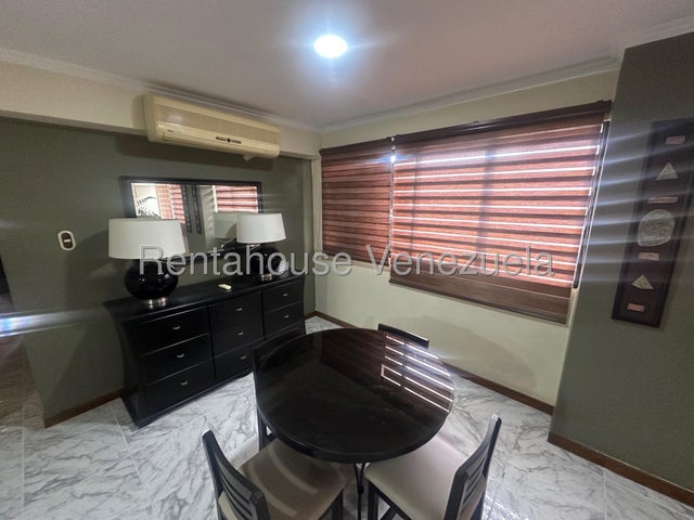 Agradable Apartamento en piso 15 En venta ubicado en El Parral Valencia 26-18144
