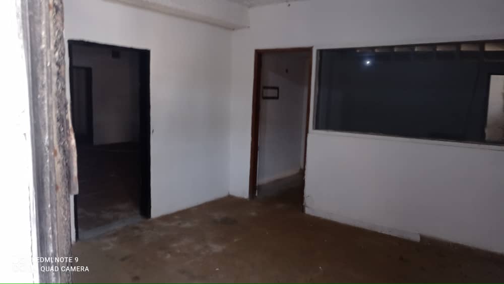 INMOBILIARIA FARRO VENDE/ALQUILA LOCAL COMERCIAL CALLE CHIMBORAZO
