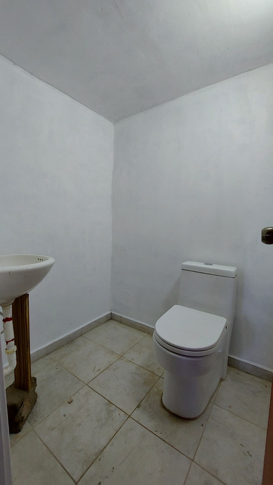 INMOBILIARIA FARRO VENDE 4 LOCALES TIPURO