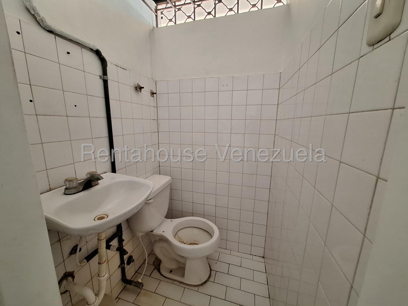 Local comercial en alquiler ubicado en Los Colorados Valencia Carabobo codigo 26-18400