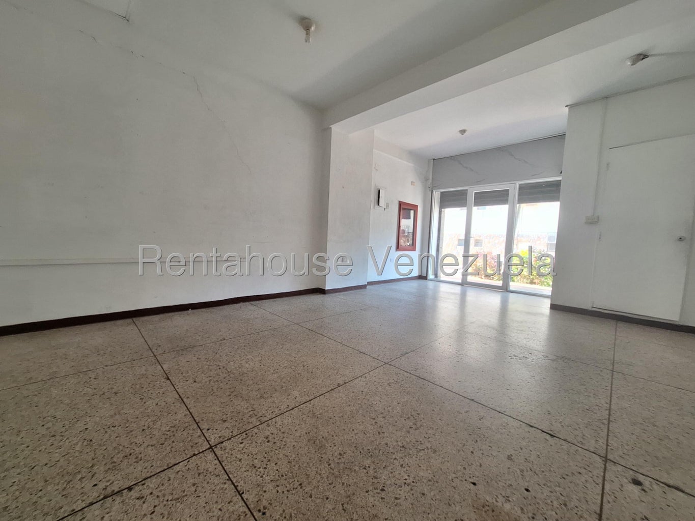 Local comercial en alquiler ubicado en Los Colorados Valencia Carabobo codigo 26-18400