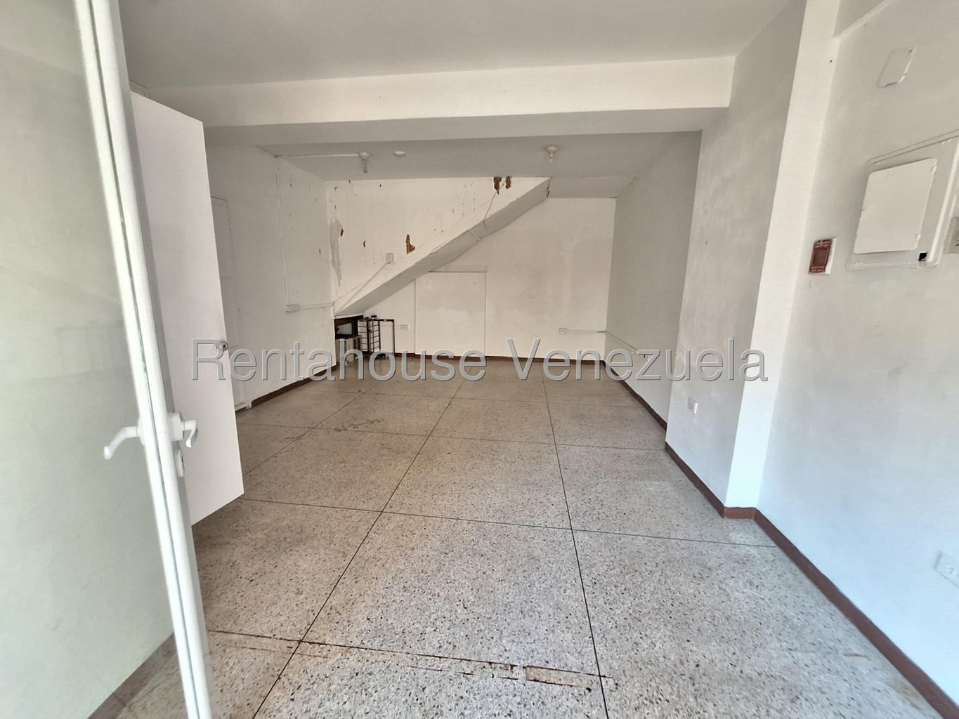 Local comercial en alquiler ubicado en Los Colorados Valencia Carabobo codigo 26-18400