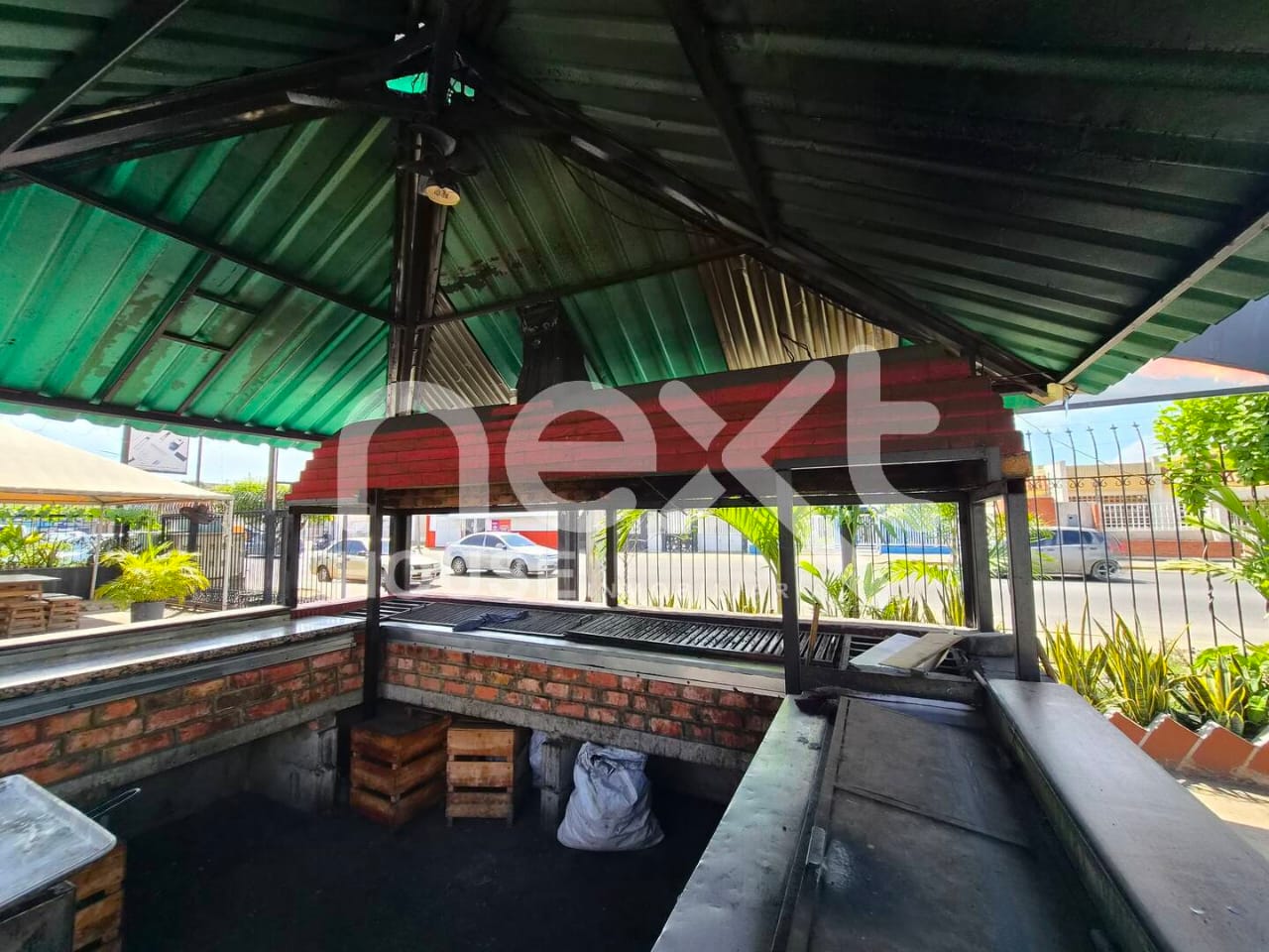 Local comercial con galpón NEXT 3905