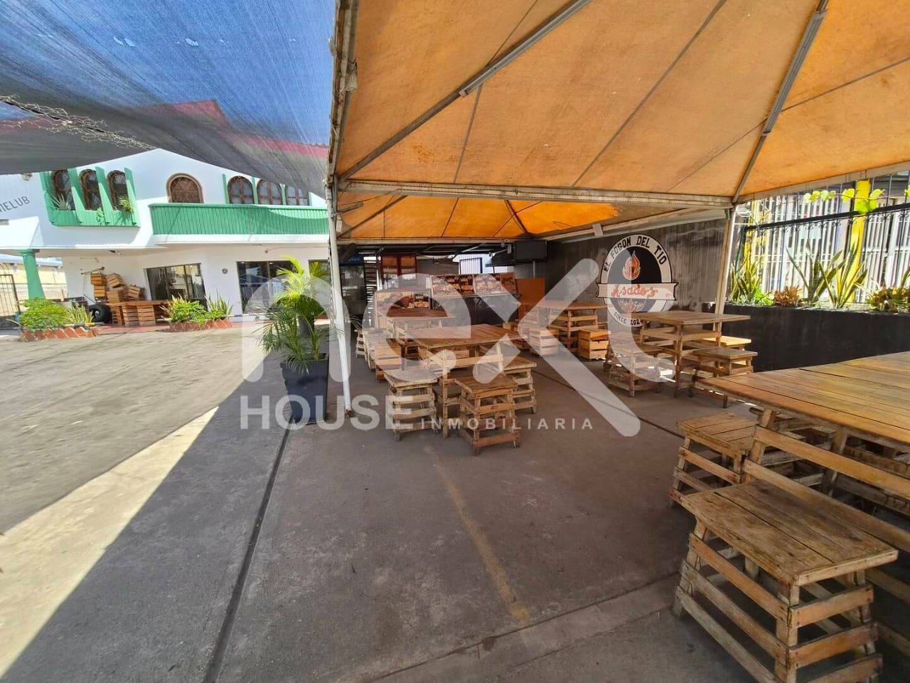 Local comercial con galpón NEXT 3905