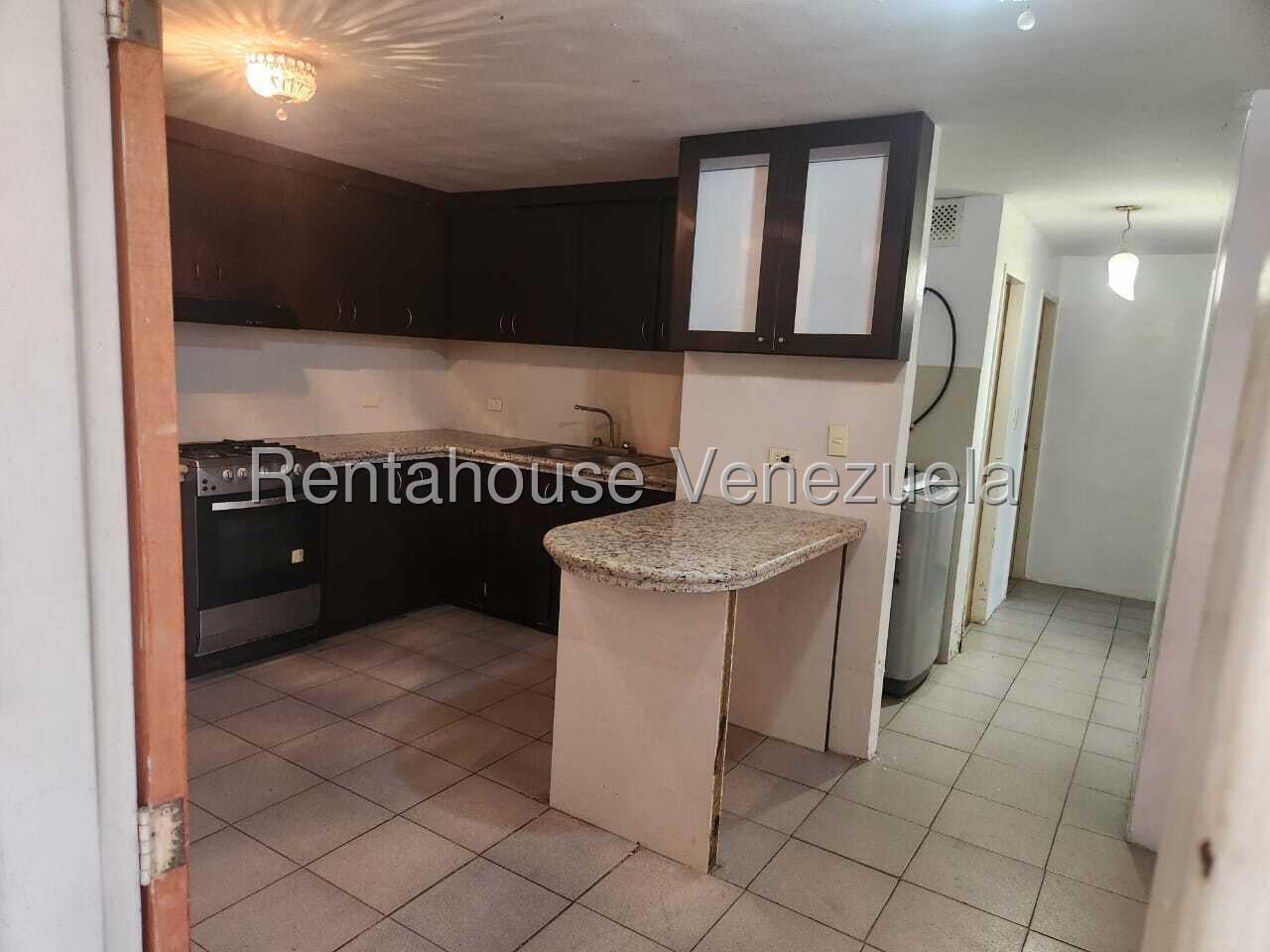 Acogedor apartamento equipado y semi amoblado en urbanización Paraparal, Parque Residencial RIO CINARUCO. Listo para hacerlo tu hogar ideal.