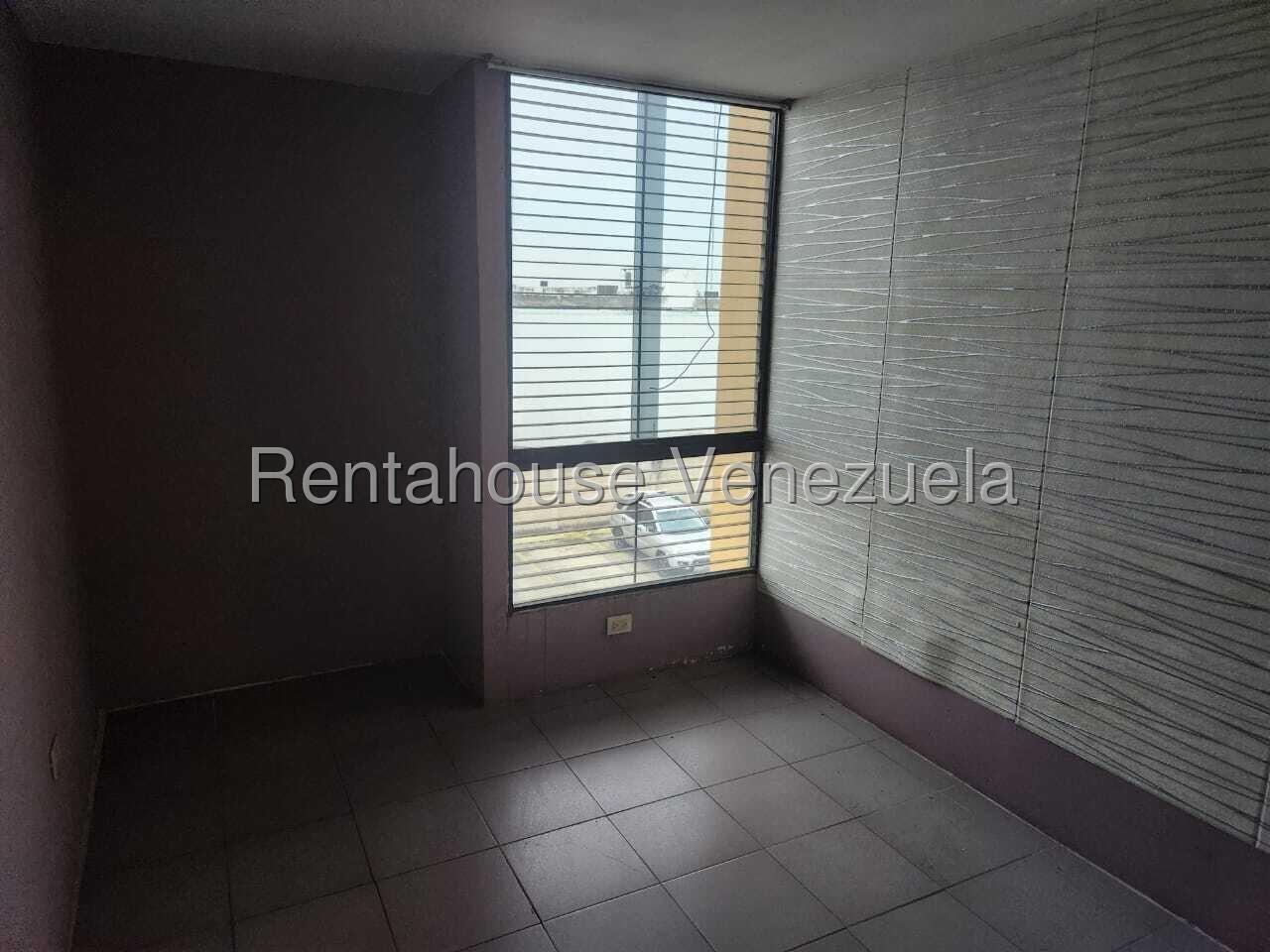 Acogedor apartamento equipado y semi amoblado en urbanización Paraparal, Parque Residencial RIO CINARUCO. Listo para hacerlo tu hogar ideal.