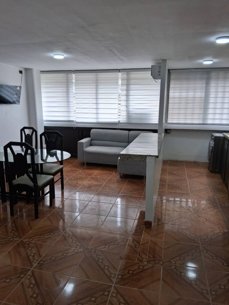 ALQUILO  APARTAMENTO EN PARQUE CENTRAL 