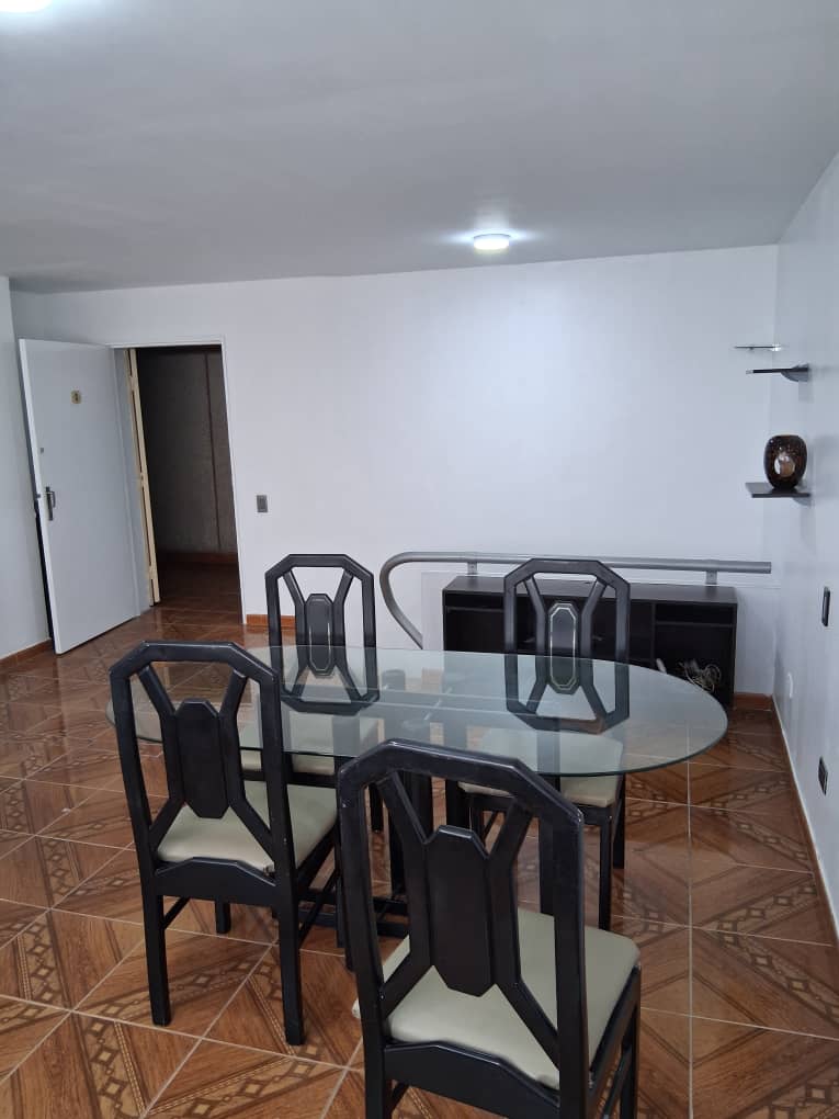 ALQUILO  APARTAMENTO EN PARQUE CENTRAL 