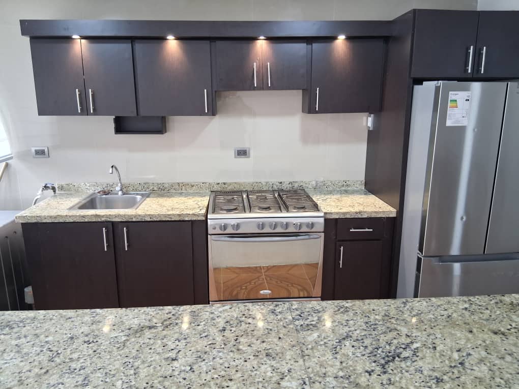 ALQUILO  APARTAMENTO EN PARQUE CENTRAL 