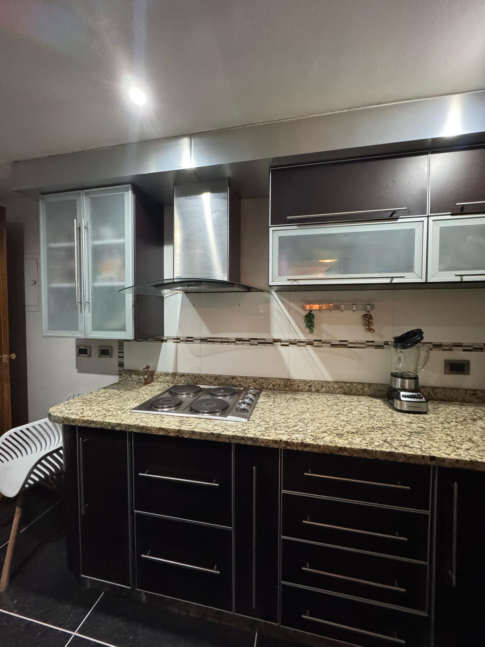 ALQUILO APARTAMENTO EN ALTAMIRA