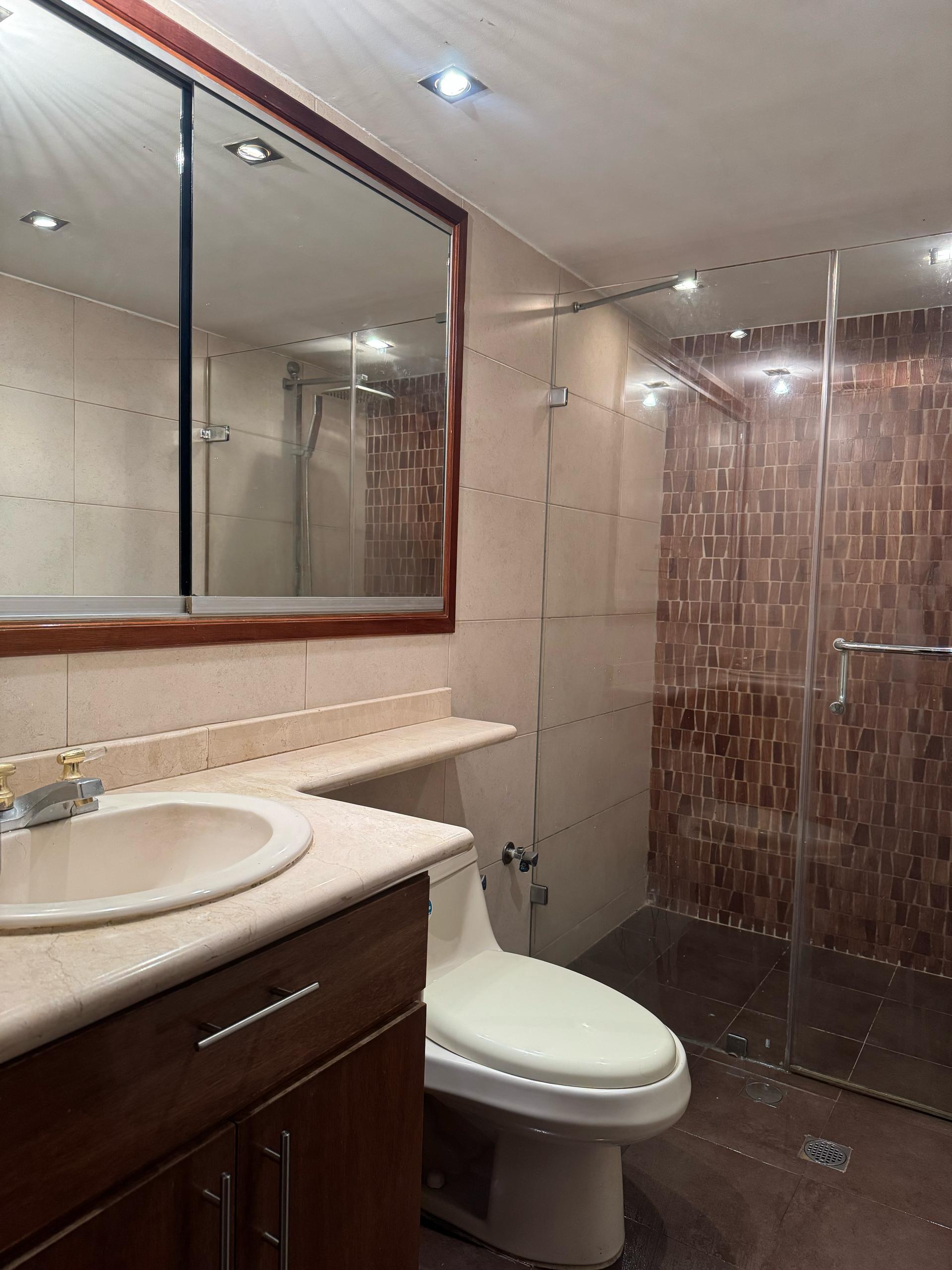 ALQUILO APARTAMENTO EN ALTAMIRA