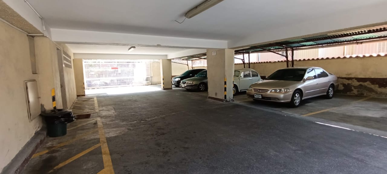 ALQUILO APARTAMENTO EN LA URBINA
