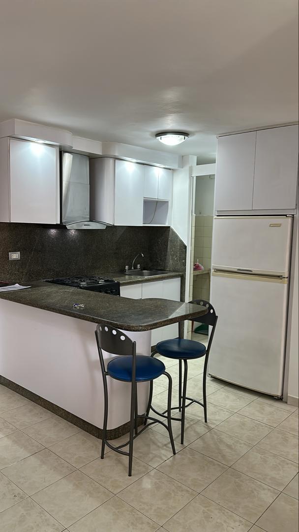 ALQUILO APARTAMENTO EN RESD. SOLANO