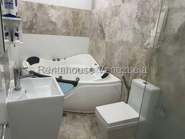 Amoblado Apartamento en venta con pozo de agua y planta eléctrica ubicado en prebo 3 Valencia Carabobo 26-9641 ELOISA MEJIA