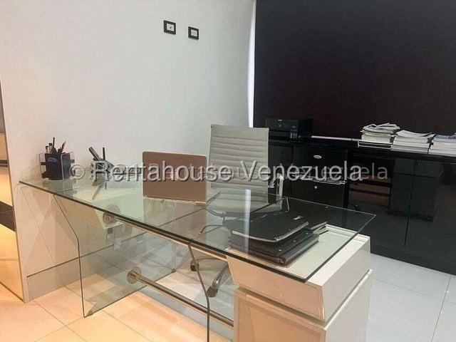 Amoblado Apartamento en venta con pozo de agua y planta eléctrica ubicado en prebo 3 Valencia Carabobo 26-9641 ELOISA MEJIA