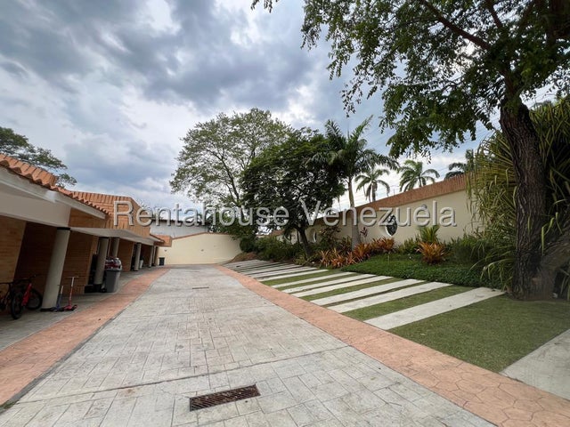 Colinas de Guataparo  Townhouse en venta Valencia Carabobo Desiree Castillo Rentahouse 