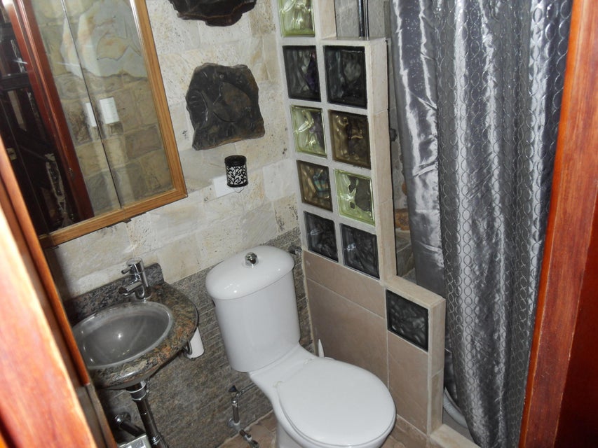 Las Chimeneas Townhouse en venta Valencia Carabobo Desiree Castillo Rentahouse