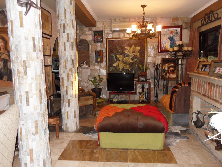 Las Chimeneas Townhouse en venta Valencia Carabobo Desiree Castillo Rentahouse