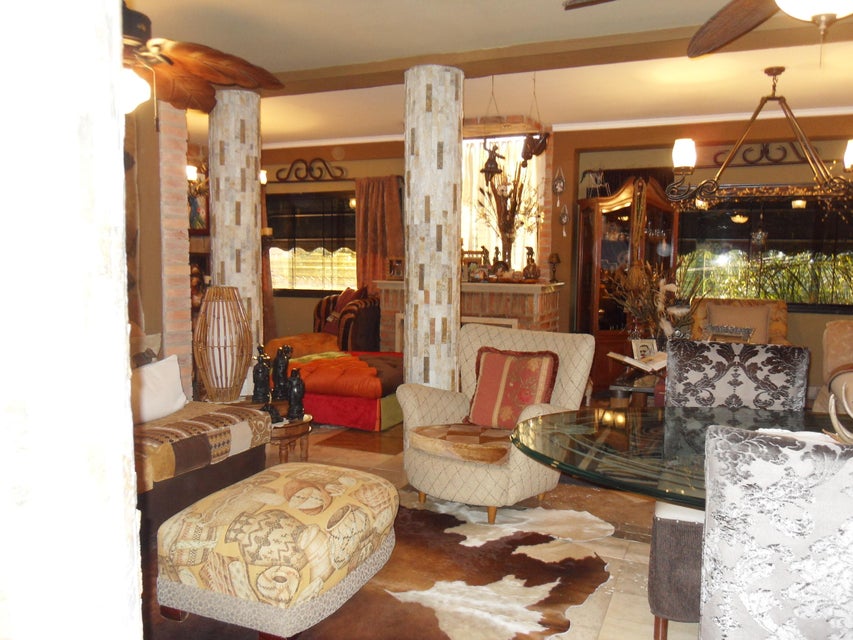 Las Chimeneas Townhouse en venta Valencia Carabobo Desiree Castillo Rentahouse