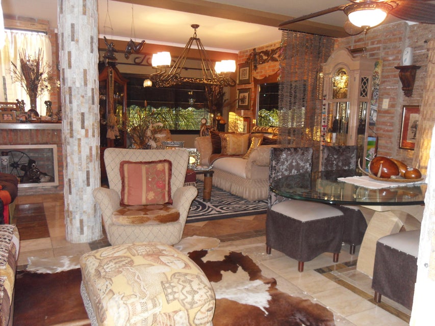 Las Chimeneas Townhouse en venta Valencia Carabobo Desiree Castillo Rentahouse