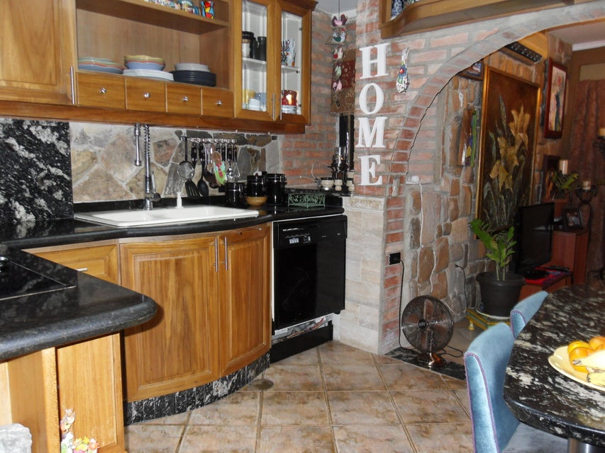 Las Chimeneas Townhouse en venta Valencia Carabobo Desiree Castillo Rentahouse