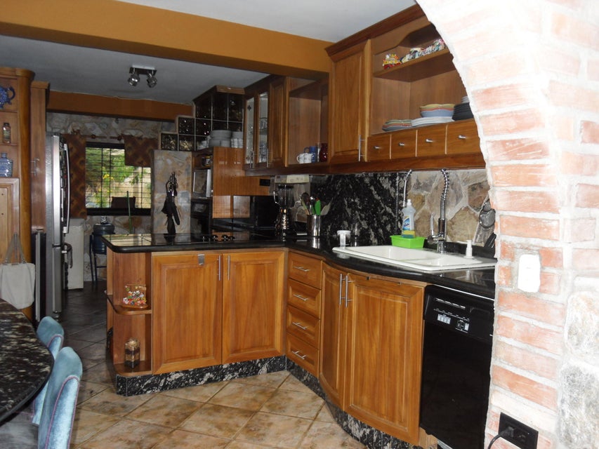 Las Chimeneas Townhouse en venta Valencia Carabobo Desiree Castillo Rentahouse