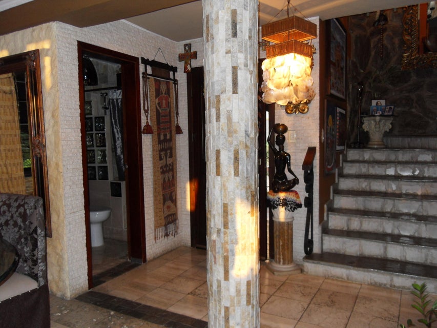 Las Chimeneas Townhouse en venta Valencia Carabobo Desiree Castillo Rentahouse