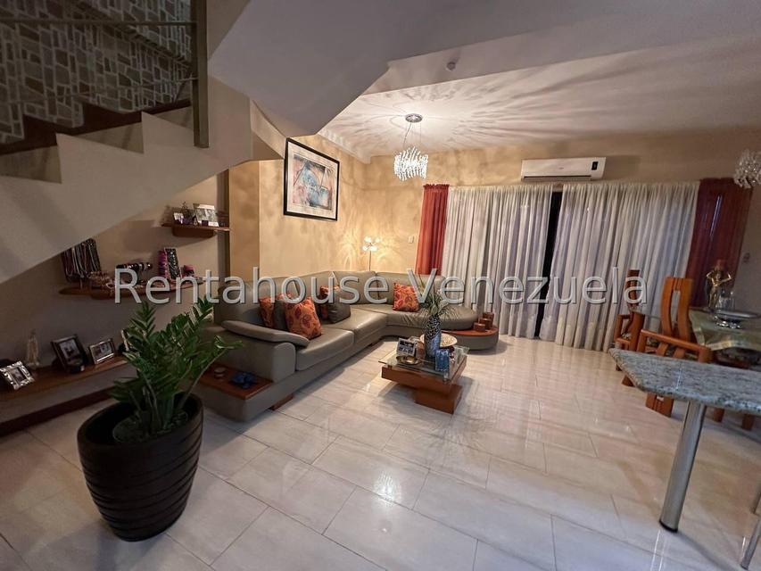 Manantial Townhouse en venta Naguanagua Carabobo Desiree Castillo Rentahouse 