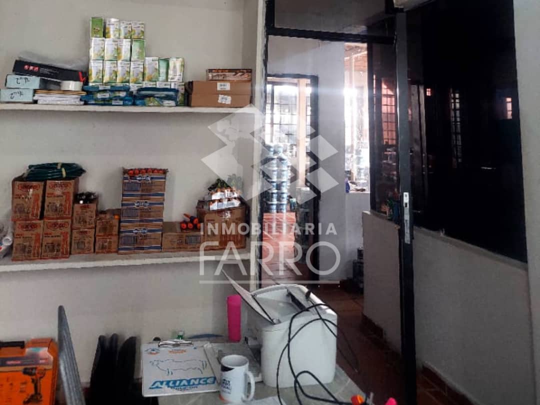INMOBILIARIA FARRO VENDE GALPON COMERCIAL CON AMPLIO TERRENO 
