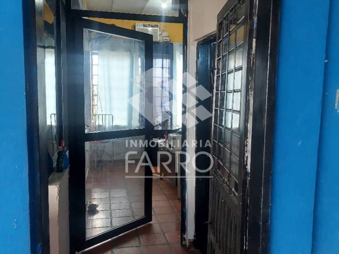 INMOBILIARIA FARRO VENDE GALPON COMERCIAL CON AMPLIO TERRENO 