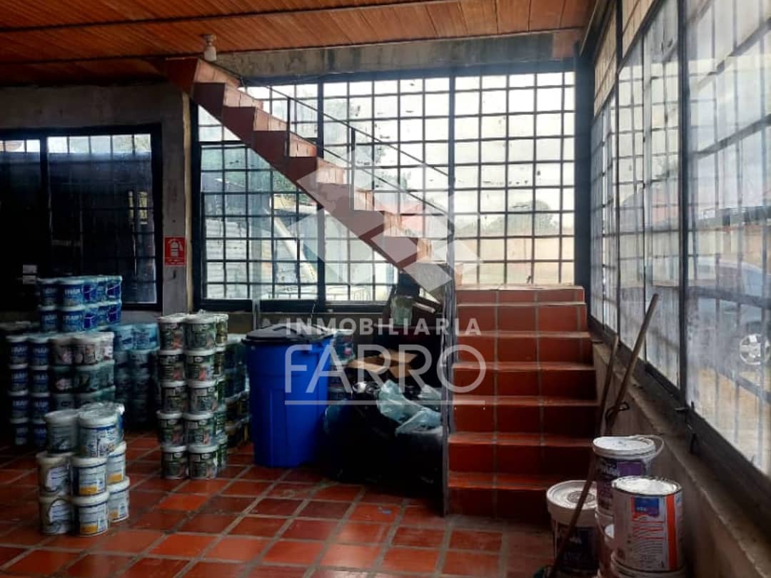 INMOBILIARIA FARRO VENDE GALPON COMERCIAL CON AMPLIO TERRENO 