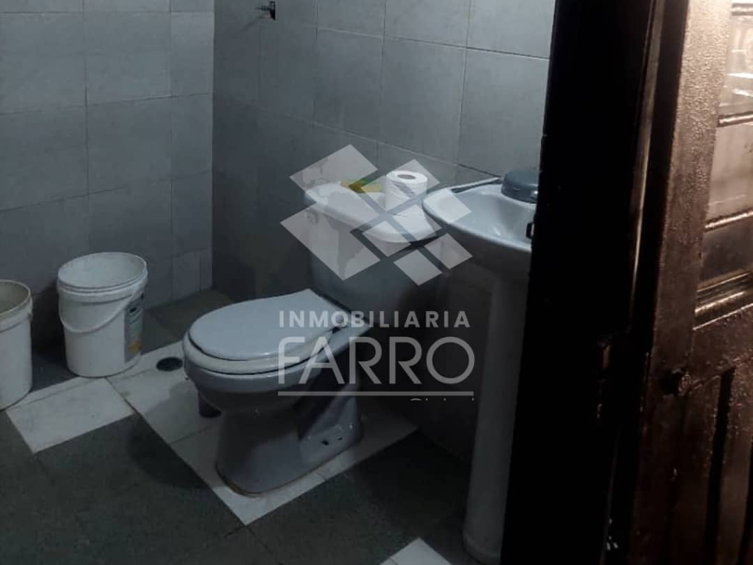 INMOBILIARIA FARRO VENDE GALPON COMERCIAL CON AMPLIO TERRENO 