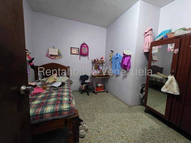 Amplia Casa en venta ubicada en agua blanca Valencia Carabobo codigo 26-14117