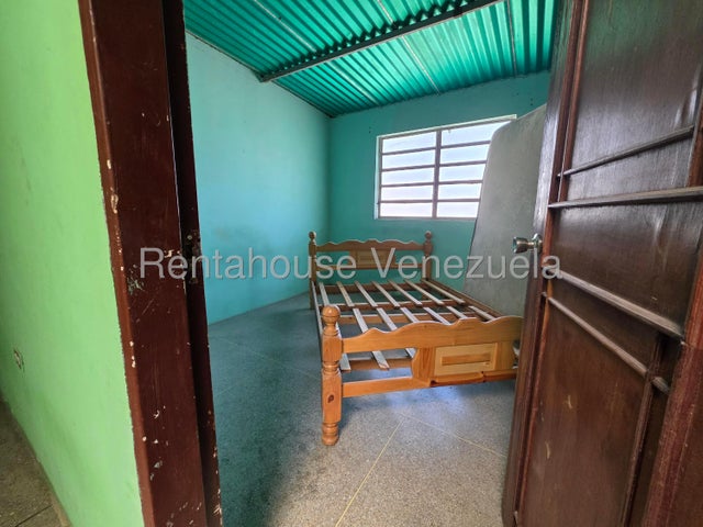 Amplia Casa en venta ubicada en agua blanca Valencia Carabobo codigo 26-14117