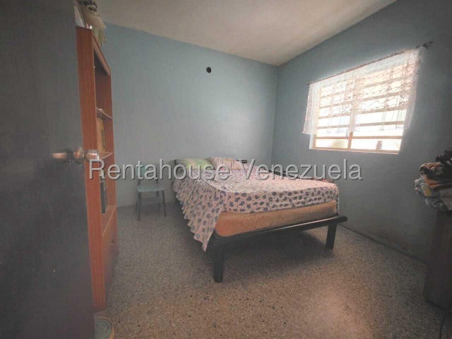 Amplia Casa en venta ubicada en agua blanca Valencia Carabobo codigo 26-14117