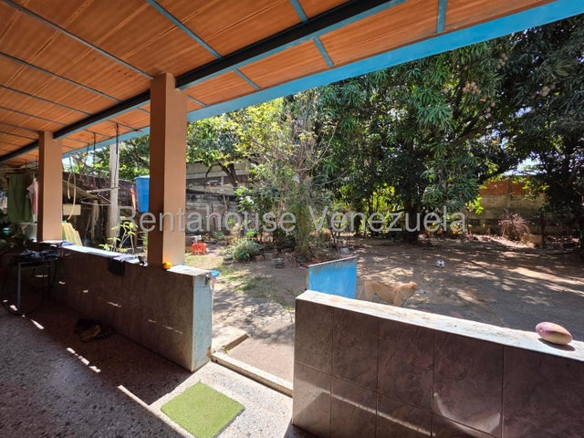 Amplia Casa en venta ubicada en agua blanca Valencia Carabobo codigo 26-14117