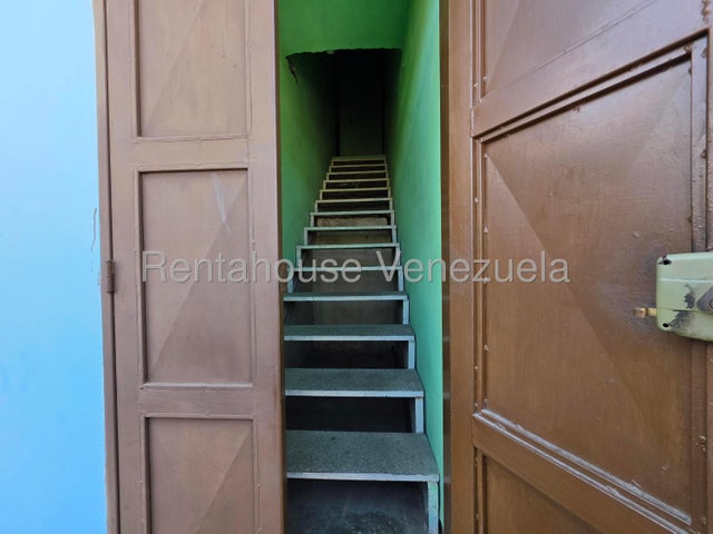 Amplia Casa en venta ubicada en agua blanca Valencia Carabobo codigo 26-14117