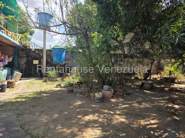 Amplia Casa en venta ubicada en agua blanca Valencia Carabobo codigo 26-14117