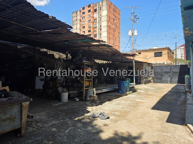 Amplia Casa en venta ubicada en agua blanca Valencia Carabobo codigo 26-14117