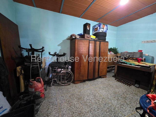 Amplia Casa en venta ubicada en agua blanca Valencia Carabobo codigo 26-14117