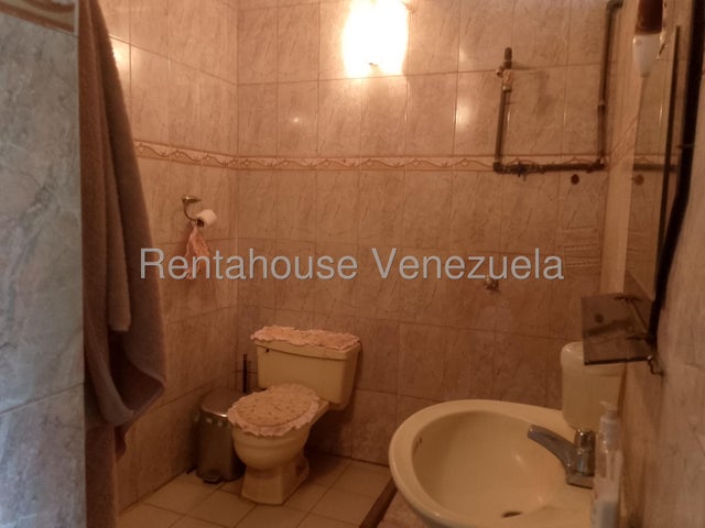 Amplia Casa en venta ubicada en Av Bolivar Sur valencia carabobo codigo 26-4484