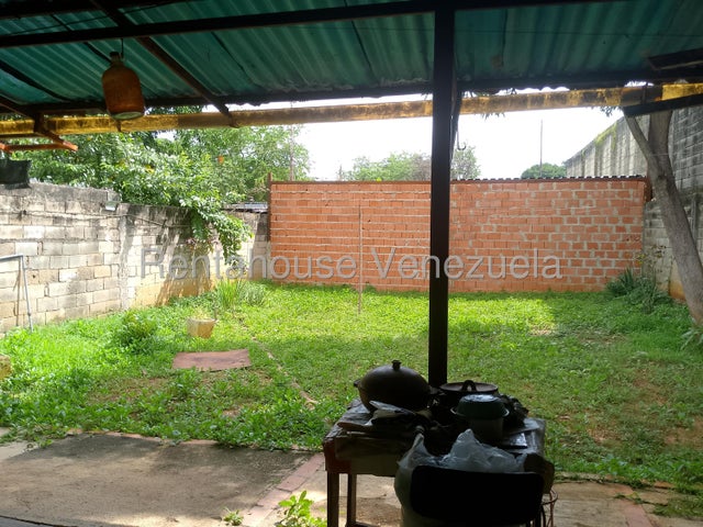 Amplia Casa en venta ubicada en Av Bolivar Sur valencia carabobo codigo 26-4484